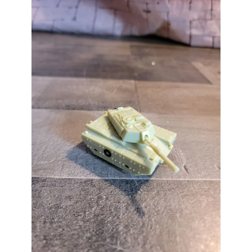 U.S. army‎ tank green toy figure